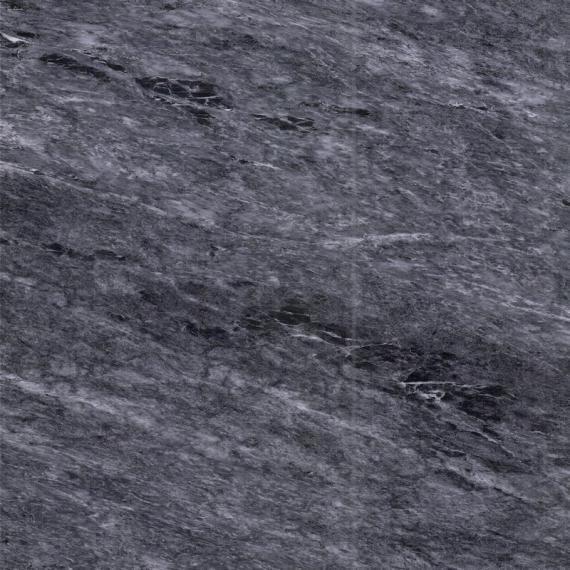 محجر يوناني يستخرج حجرًا رخاميًا عالي الجودة