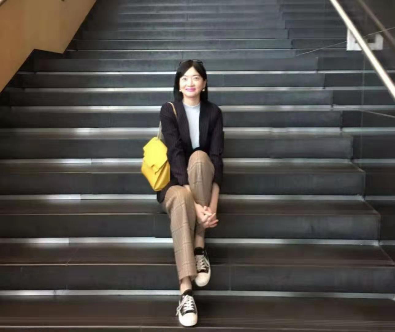 مكتبة مصنوعة من الجرانيت